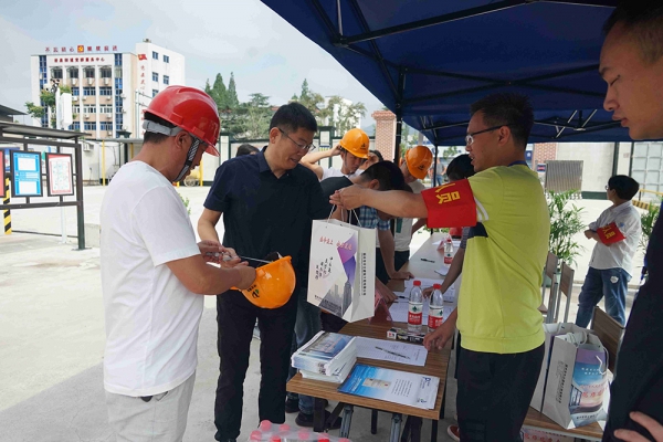 公司副总经理吴韶斌在丽水市“安全生产月”建筑施工安全质量工作现场会暨应急救援演练观摩会上交流发言